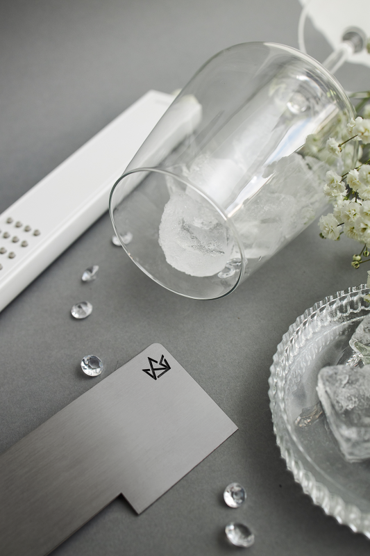 Maskownica szczotkowanego grafitowego odpływu ściennego - zbliżenie