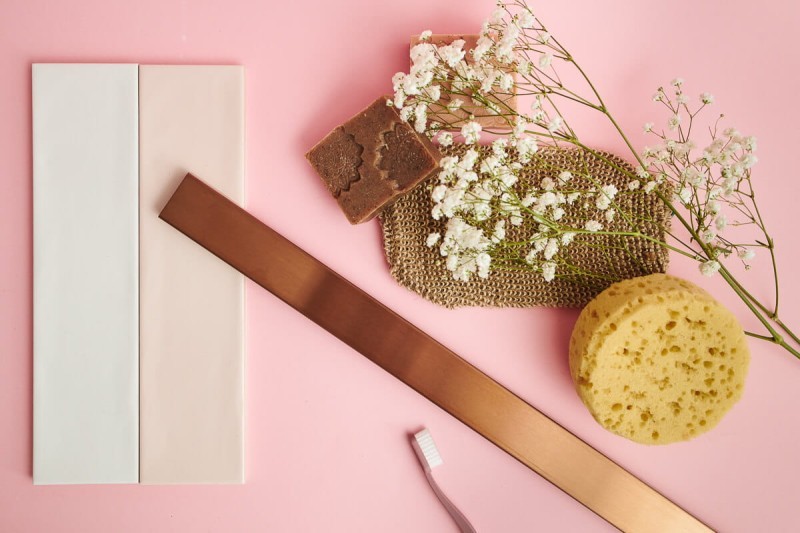 Odpływ liniowy przyścienny różowe złoto.