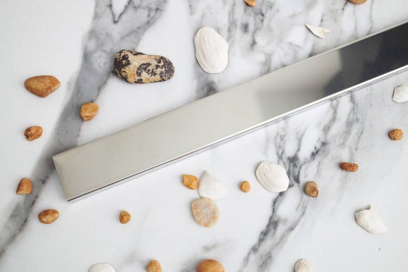 Odpływ liniowy przyścienny stalowy błyszczący.