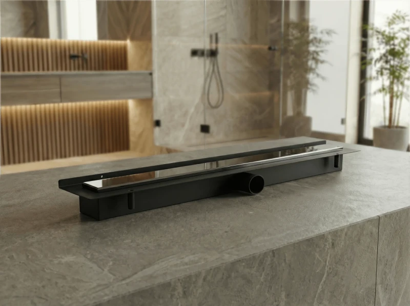 Grafitowy odpływ przyścienny złożony - na tle łazienki.