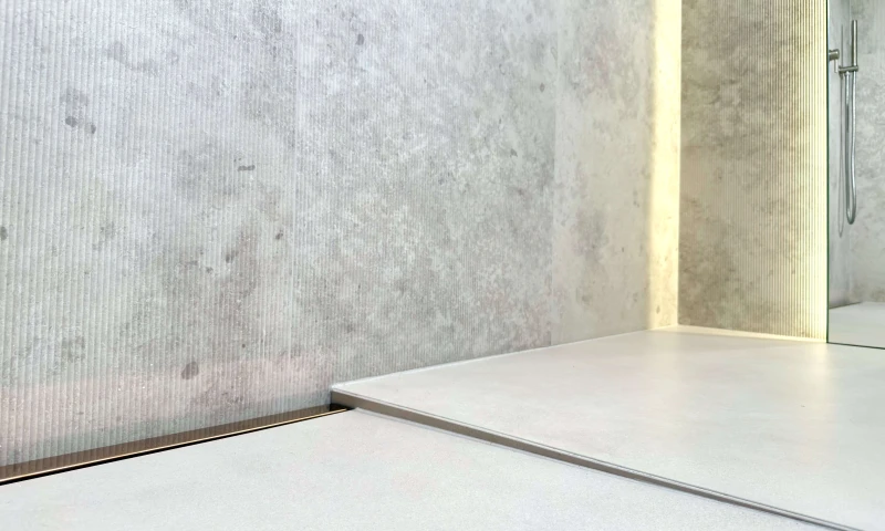 Odpływ przyścienny na pełną szerokość prysznica - LINE PRO różowe złoto