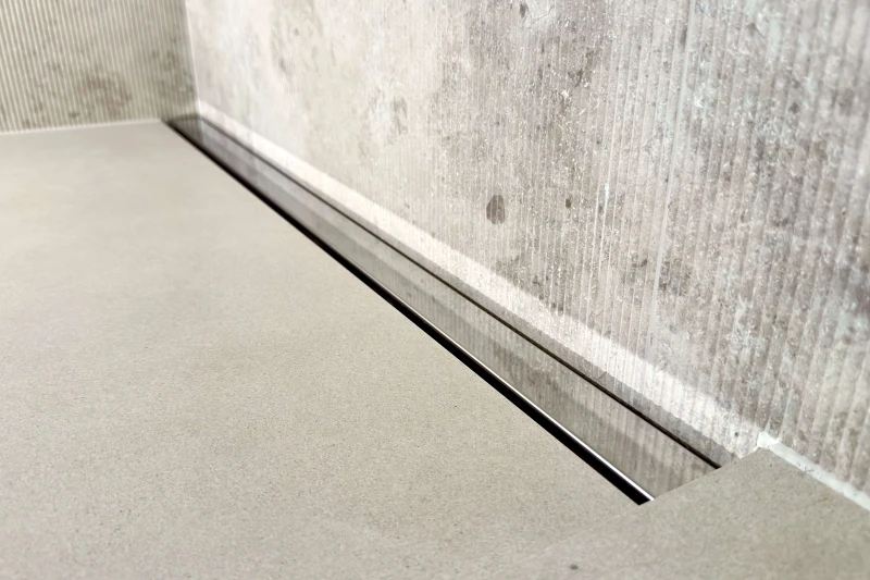 Odpływ liniowy przyścienny stalowy na ze spadkiem jednospadowym