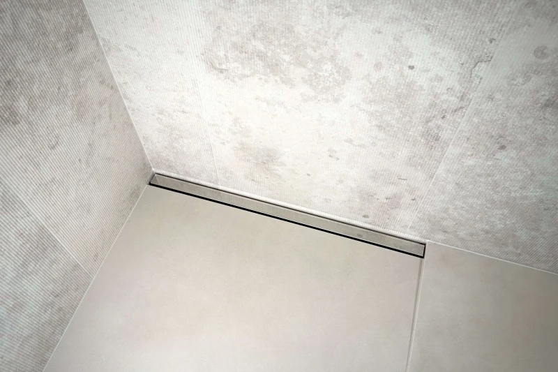 Odpływ przyścienny stalowy na pełną szerokość prysznica LINE PRO