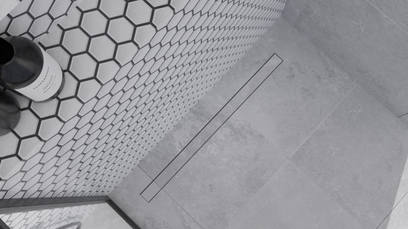 Niski odpływ liniowy slim do zabudowy w szarej łazience